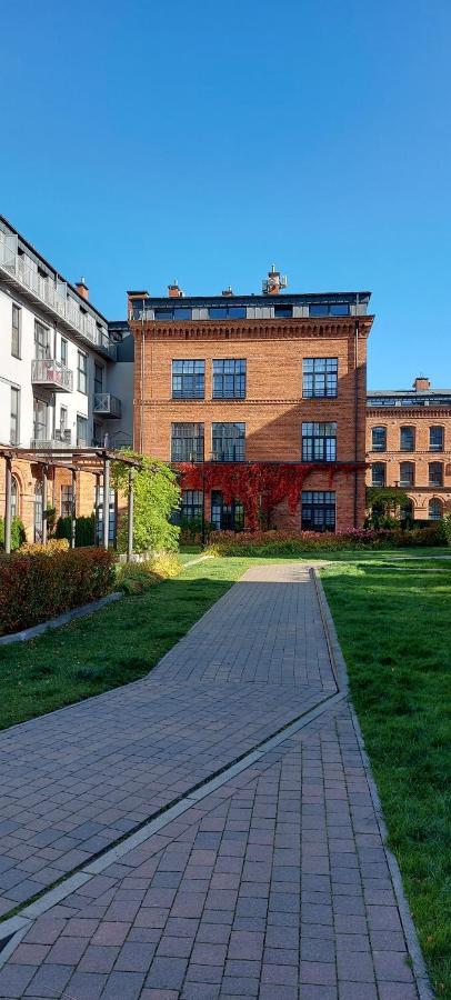 Апартаменты Loft Niezapominajka W Tobaco Park Лодзь Экстерьер фото